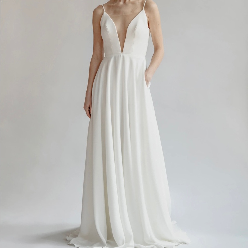 Aesling Orenda Wedding Gown - Size 4 with pockets and 3 point bustle